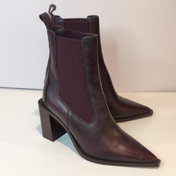 L'INTERVALLE Shoes - L'intervalle Pointed Toe Leather Heeled Boots in Deep Wine